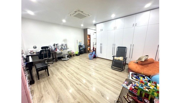 Mặt Tiền Kinh Doanh 5 Tầng Sầm Uất 111m2_4.2/10x18.5m Vị trí Đẹp Giáp Phạm Văn Đồng Linh Tây Thủ Đức Chỉ 16,8 tỷ